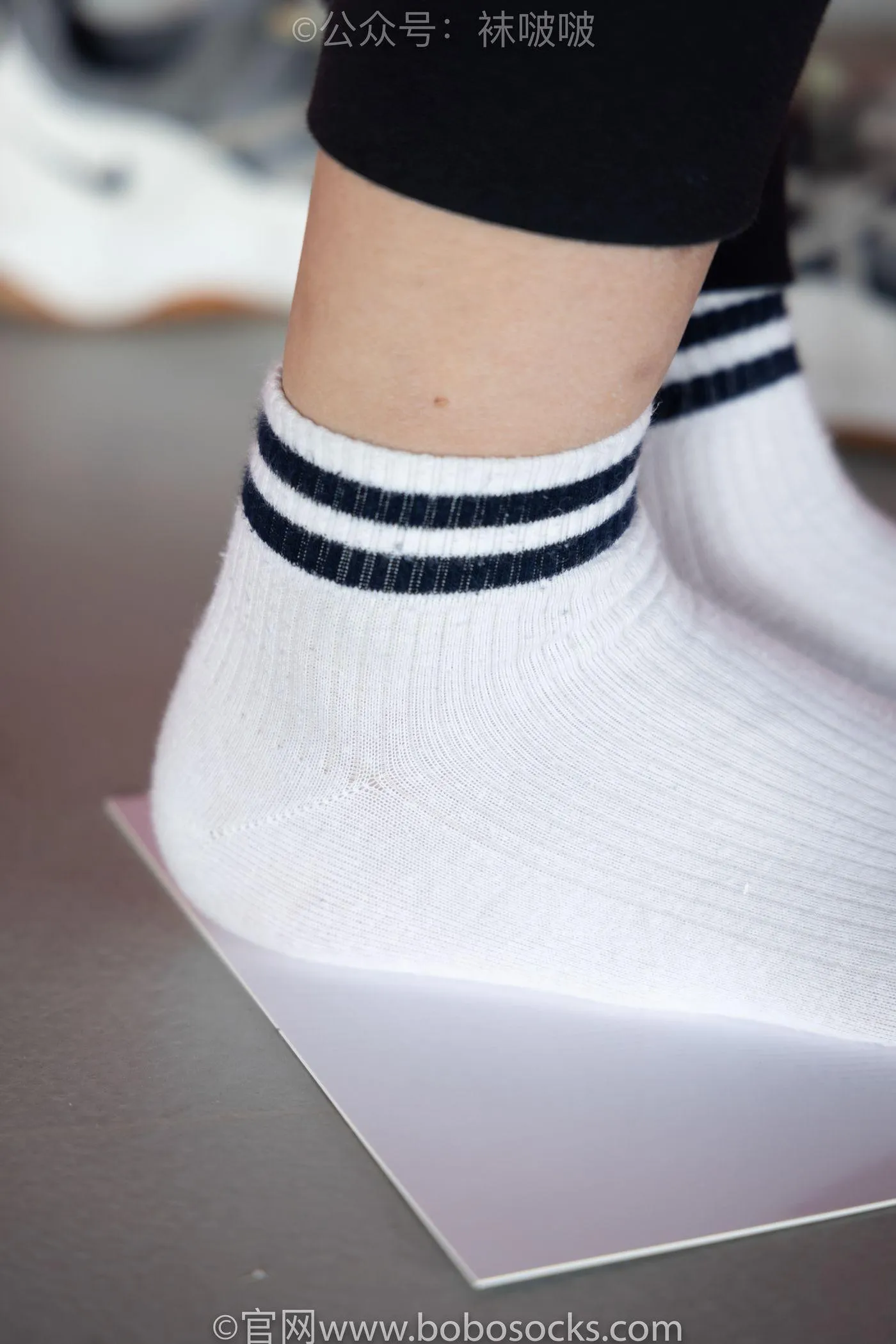 [BoBoSocks袜啵啵]NO.018 木木-运动鞋、白棉袜、裸足 [136P]插图8